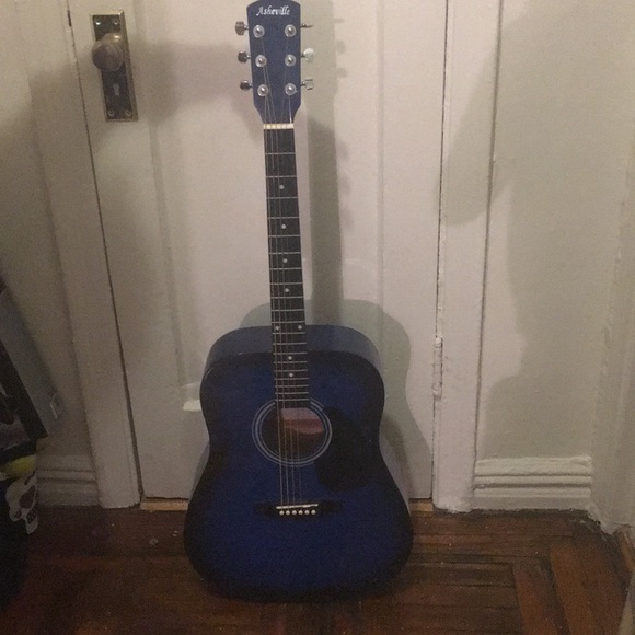 This guitar is good guitar can’t use Bc of Space - Picture 5 of 6